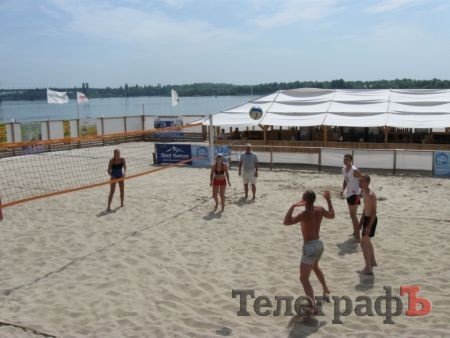 ПЛЯЖНЫЙ ВОЛЕЙБОЛ. В субботу на центральном пляже прошёл первый чемпионат Кременчуга среди аматоров. ПЛЯЖНЫЙ ВОЛЕЙБОЛ. В субботу на центральном пляже прошёл первый чемпионат Кременчуга среди аматоров.