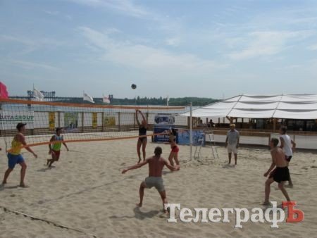 ПЛЯЖНЫЙ ВОЛЕЙБОЛ. В субботу на центральном пляже прошёл первый чемпионат Кременчуга среди аматоров. ПЛЯЖНЫЙ ВОЛЕЙБОЛ. В субботу на центральном пляже прошёл первый чемпионат Кременчуга среди аматоров.