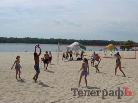 ПЛЯЖНЫЙ ВОЛЕЙБОЛ. В субботу на центральном пляже прошёл первый чемпионат Кременчуга среди аматоров. ПЛЯЖНЫЙ ВОЛЕЙБОЛ. В субботу на центральном пляже прошёл первый чемпионат Кременчуга среди аматоров.