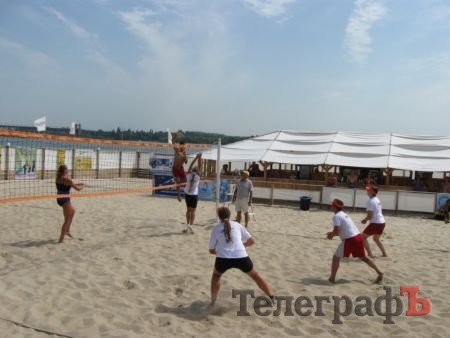 ПЛЯЖНЫЙ ВОЛЕЙБОЛ. В субботу на центральном пляже прошёл первый чемпионат Кременчуга среди аматоров. ПЛЯЖНЫЙ ВОЛЕЙБОЛ. В субботу на центральном пляже прошёл первый чемпионат Кременчуга среди аматоров.