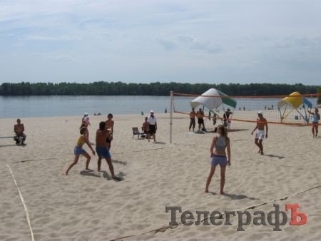 ПЛЯЖНЫЙ ВОЛЕЙБОЛ. В субботу на центральном пляже прошёл первый чемпионат Кременчуга среди аматоров. ПЛЯЖНЫЙ ВОЛЕЙБОЛ. В субботу на центральном пляже прошёл первый чемпионат Кременчуга среди аматоров.