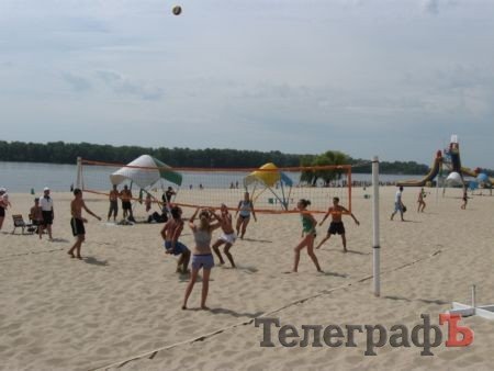 ПЛЯЖНЫЙ ВОЛЕЙБОЛ. В субботу на центральном пляже прошёл первый чемпионат Кременчуга среди аматоров. ПЛЯЖНЫЙ ВОЛЕЙБОЛ. В субботу на центральном пляже прошёл первый чемпионат Кременчуга среди аматоров.