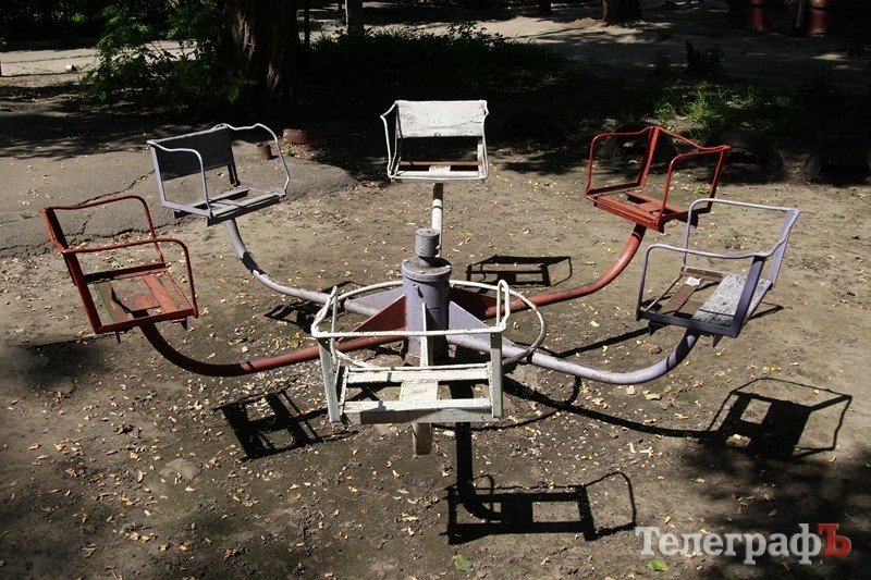 В Кременчуге устанавливают песочницы без песка (ФОТО) В Кременчуге устанавливают песочницы без песка (ФОТО)