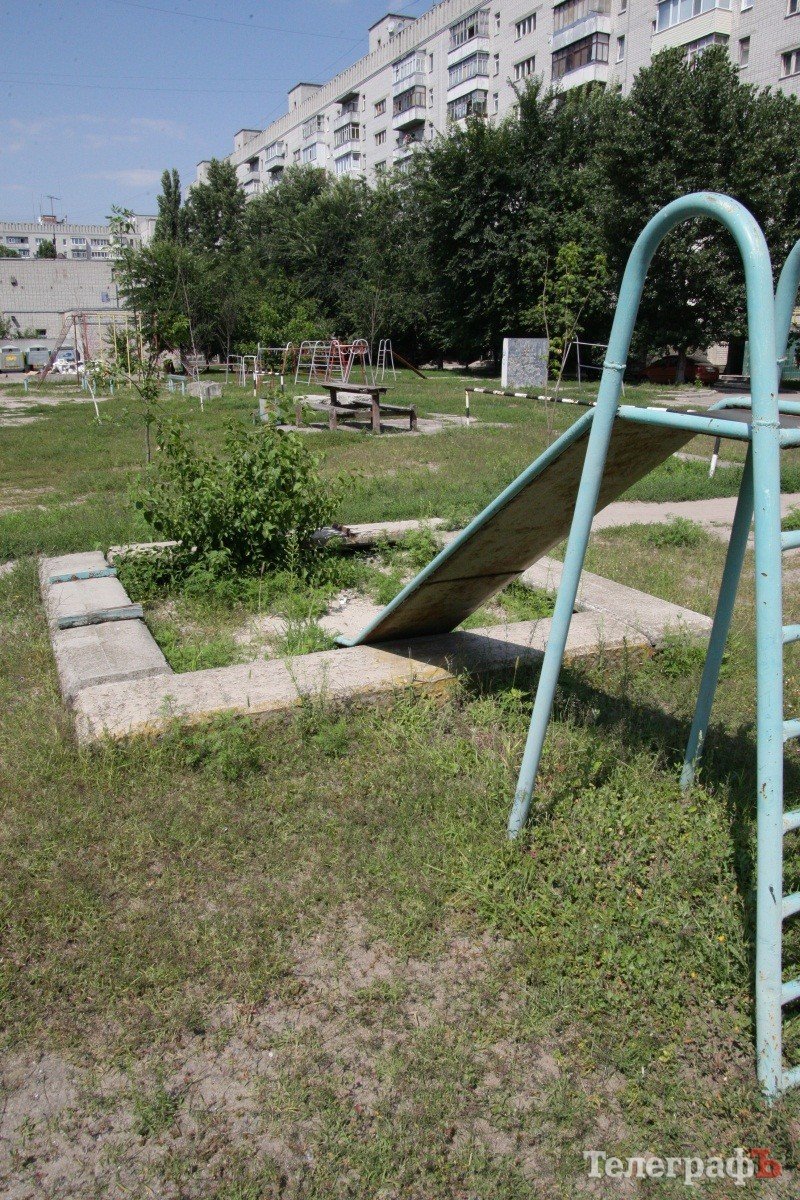 В Кременчуге устанавливают песочницы без песка (ФОТО) В Кременчуге устанавливают песочницы без песка (ФОТО)