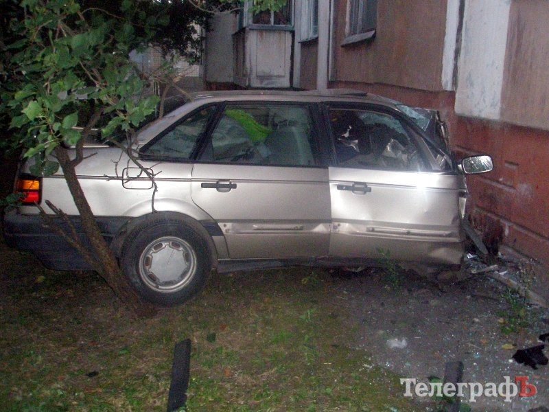 В Кременчуге иномарка врезалась в девятиэтажку. Есть жертвы (ФОТО, ВИДЕО) В Кременчуге иномарка врезалась в девятиэтажку. Есть жертвы (ФОТО, ВИДЕО)