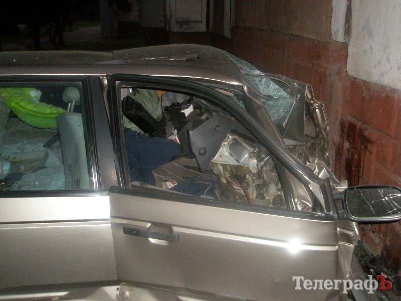 В Кременчуге иномарка врезалась в девятиэтажку. Есть жертвы (ФОТО, ВИДЕО) В Кременчуге иномарка врезалась в девятиэтажку. Есть жертвы (ФОТО, ВИДЕО)