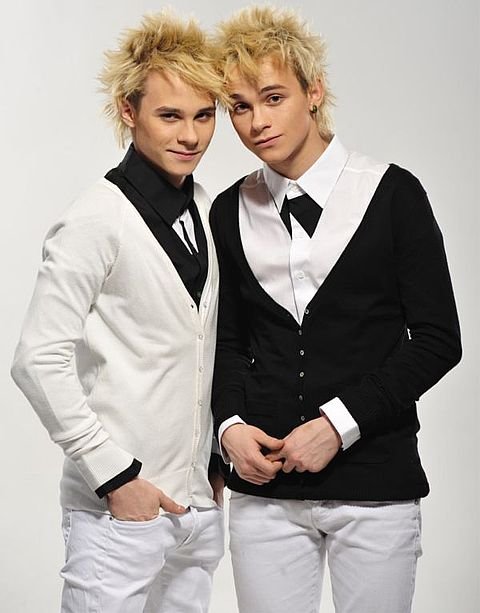 Вова и Саша Борисенко: «Мы порой даже сами не понимаем, за что нас любят...» Вова и Саша Борисенко: «Мы порой даже сами не понимаем, за что нас любят...»