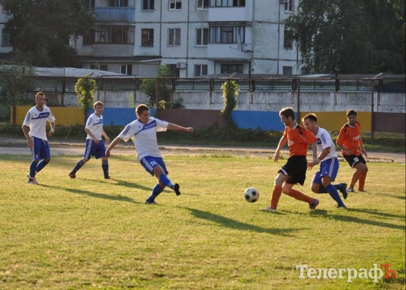 ФУТБОЛ. Чемпионат Кременчуга. «Авангард» дарит шанс «Горняку». ФУТБОЛ. Чемпионат Кременчуга. «Авангард» дарит шанс «Горняку».