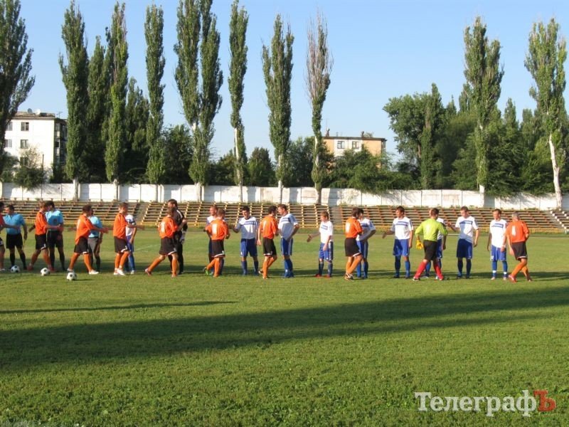ФУТБОЛ. Чемпионат Кременчуга. «Авангард» дарит шанс «Горняку». ФУТБОЛ. Чемпионат Кременчуга. «Авангард» дарит шанс «Горняку».