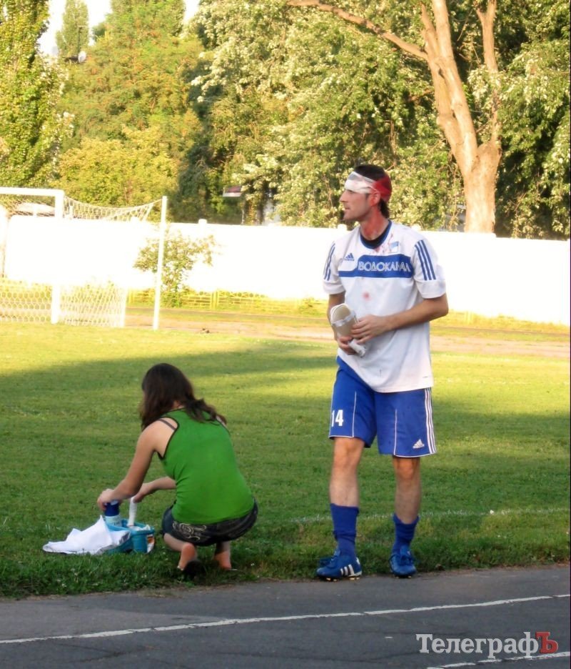 ФУТБОЛ. Чемпионат Кременчуга. «Авангард» дарит шанс «Горняку». ФУТБОЛ. Чемпионат Кременчуга. «Авангард» дарит шанс «Горняку».