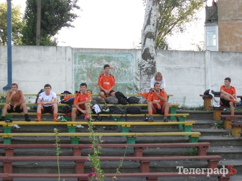 ФУТБОЛ. Чемпионат Кременчуга. «Авангард» дарит шанс «Горняку». ФУТБОЛ. Чемпионат Кременчуга. «Авангард» дарит шанс «Горняку».