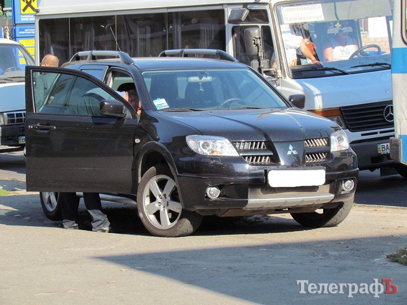 Mitsubishi Outlander по улице Первомайской сбил скутериста Mitsubishi Outlander по улице Первомайской сбил скутериста