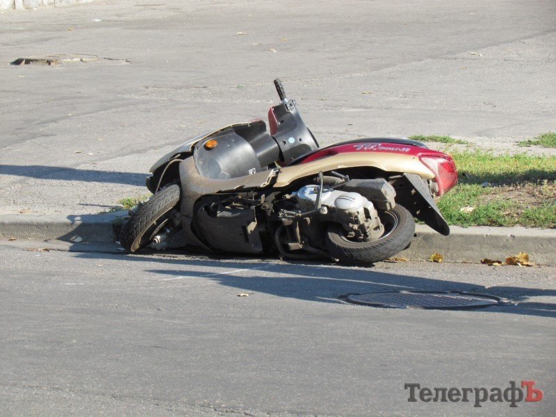 Mitsubishi Outlander по улице Первомайской сбил скутериста Mitsubishi Outlander по улице Первомайской сбил скутериста