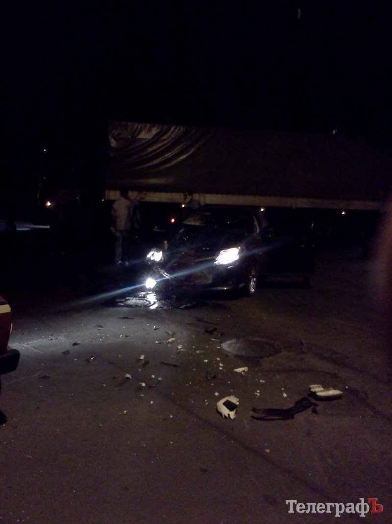 В ДТП на перекрестке Шевченко и Артема пострадал человек (ФОТО) В ДТП на перекрестке Шевченко и Артема пострадал человек (ФОТО)