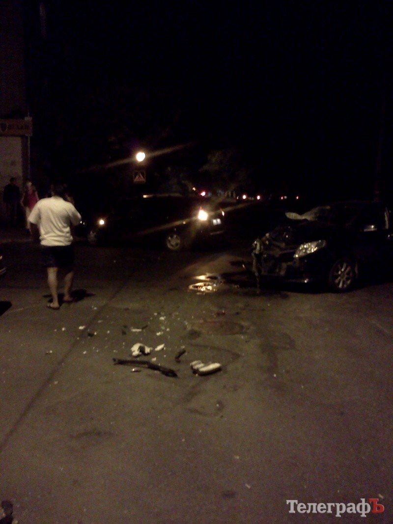 В ДТП на перекрестке Шевченко и Артема пострадал человек (ФОТО) В ДТП на перекрестке Шевченко и Артема пострадал человек (ФОТО)