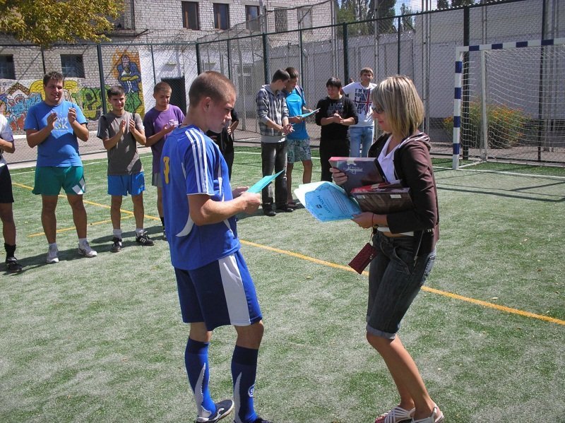 Осужденные воспитательной колонии сыграли в футбол с одногодками Осужденные воспитательной колонии сыграли в футбол с одногодками