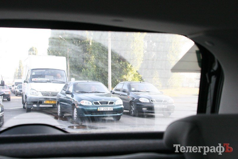 На остановке «Улица Советской Армии» столкнулись маршрутка и Daewoo (ФОТО) На остановке «Улица Советской Армии» столкнулись маршрутка и Daewoo (ФОТО)