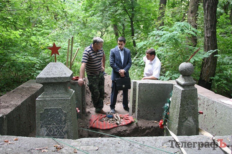 На территории бывших артскладов произведено вскрытие могил Советских воинов На территории бывших артскладов произведено вскрытие могил Советских воинов