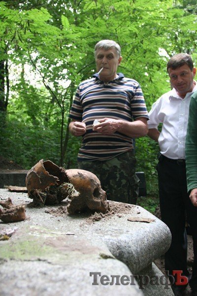 На территории бывших артскладов произведено вскрытие могил Советских воинов На территории бывших артскладов произведено вскрытие могил Советских воинов