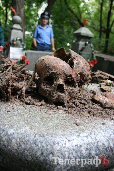 На территории бывших артскладов произведено вскрытие могил Советских воинов На территории бывших артскладов произведено вскрытие могил Советских воинов