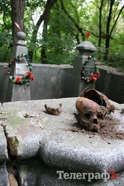 На территории бывших артскладов произведено вскрытие могил Советских воинов На территории бывших артскладов произведено вскрытие могил Советских воинов