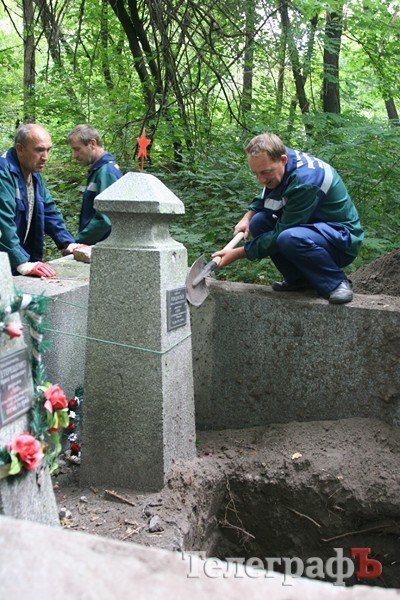 На территории бывших артскладов произведено вскрытие могил Советских воинов На территории бывших артскладов произведено вскрытие могил Советских воинов