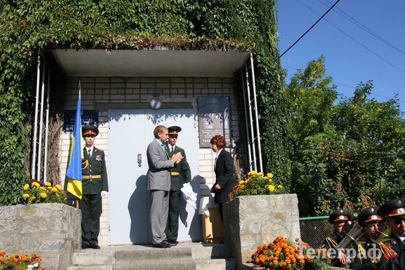 В Кременчуге открыли мемориальную доску экс-начальнику «Зеленстроя» Георгию Епишеву В Кременчуге открыли мемориальную доску экс-начальнику «Зеленстроя» Георгию Епишеву