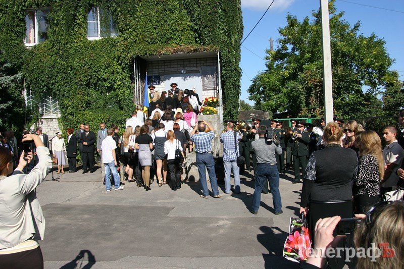 В Кременчуге открыли мемориальную доску экс-начальнику «Зеленстроя» Георгию Епишеву В Кременчуге открыли мемориальную доску экс-начальнику «Зеленстроя» Георгию Епишеву