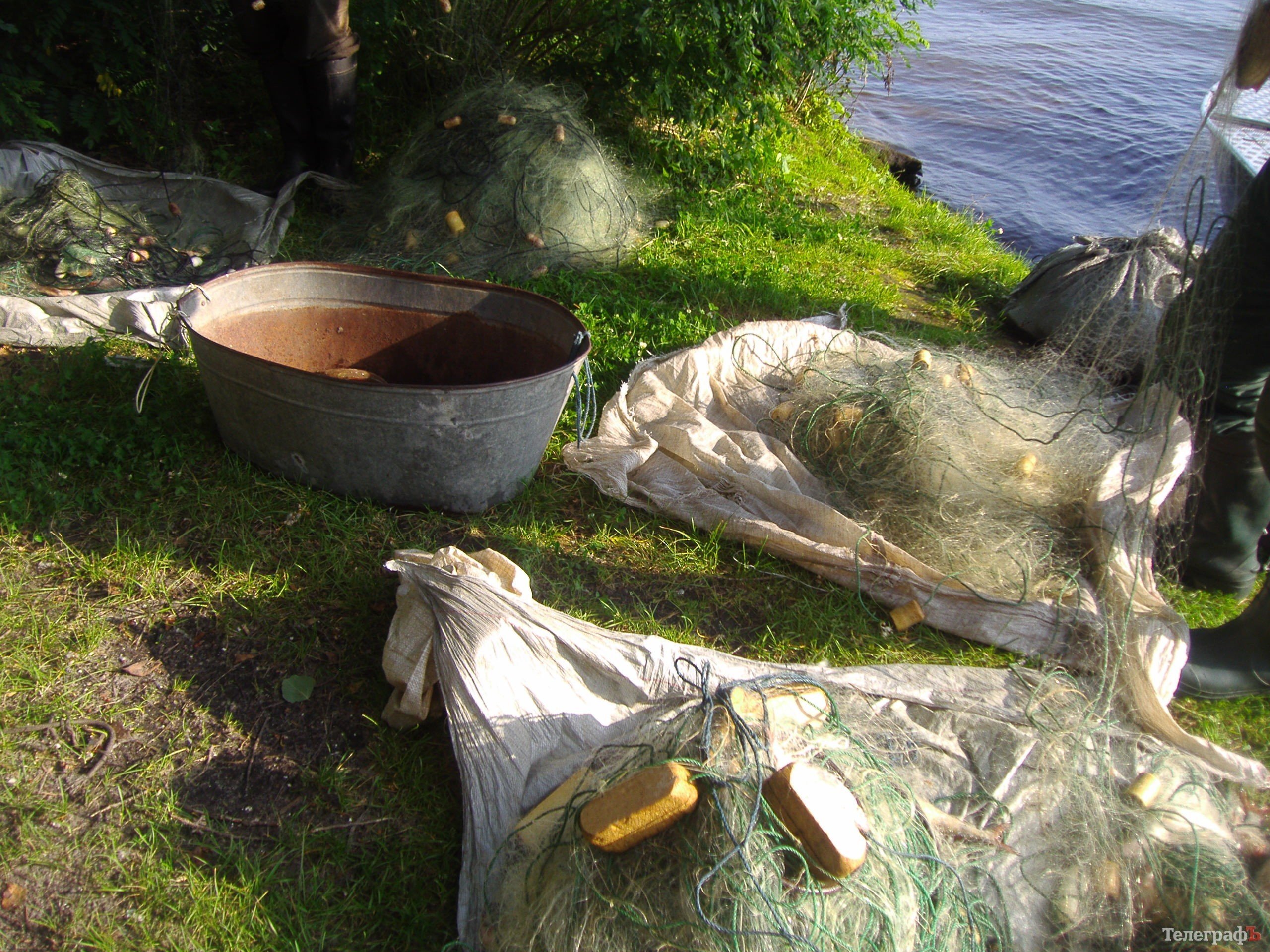 Охрана РЛП «Кременчугские плавни» уничтожила в августе 305 метров браконьерских сеток (фото) Охрана РЛП «Кременчугские плавни» уничтожила в августе 305 метров браконьерских сеток (фото)