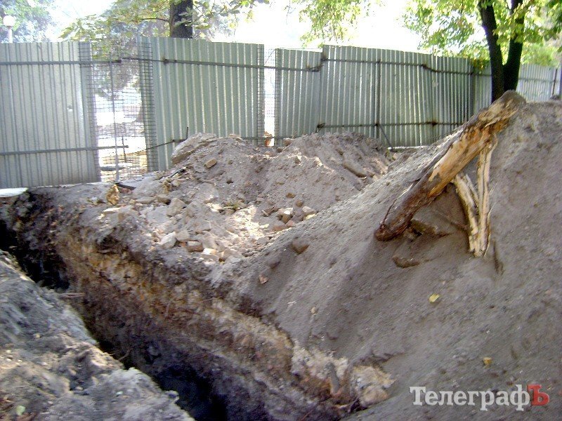 При ремонте фонтана в Кременчуге пострадало освещение сквера «Октябрьский» При ремонте фонтана в Кременчуге пострадало освещение сквера «Октябрьский»