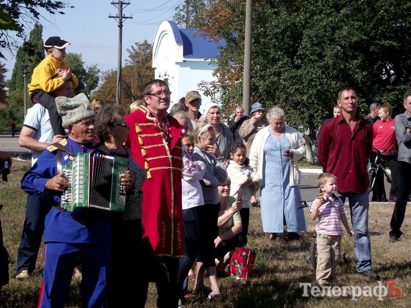 Кременчугские казаки пошли врукопашную «лава на лаву» (ФОТОРЕПОРТАЖ) Кременчугские казаки пошли врукопашную «лава на лаву» (ФОТОРЕПОРТАЖ)