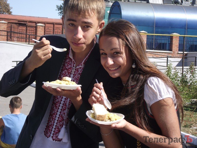 Кременчугские казаки пошли врукопашную «лава на лаву» (ФОТОРЕПОРТАЖ) Кременчугские казаки пошли врукопашную «лава на лаву» (ФОТОРЕПОРТАЖ)