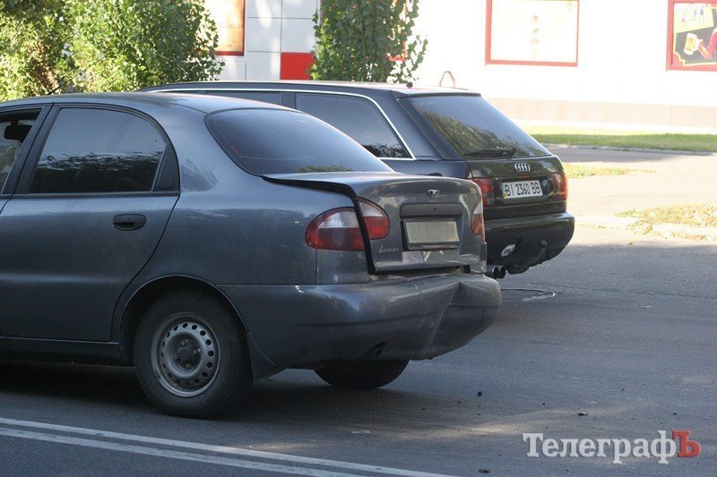 В Кременчуге водитель Geely разбил три машины (ФОТО) В Кременчуге водитель Geely разбил три машины (ФОТО)