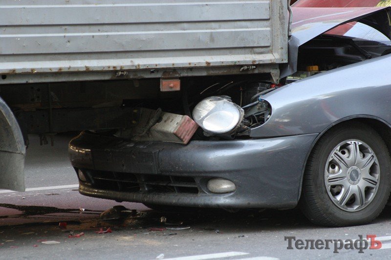 В Кременчуге водитель Geely разбил три машины (ФОТО) В Кременчуге водитель Geely разбил три машины (ФОТО)