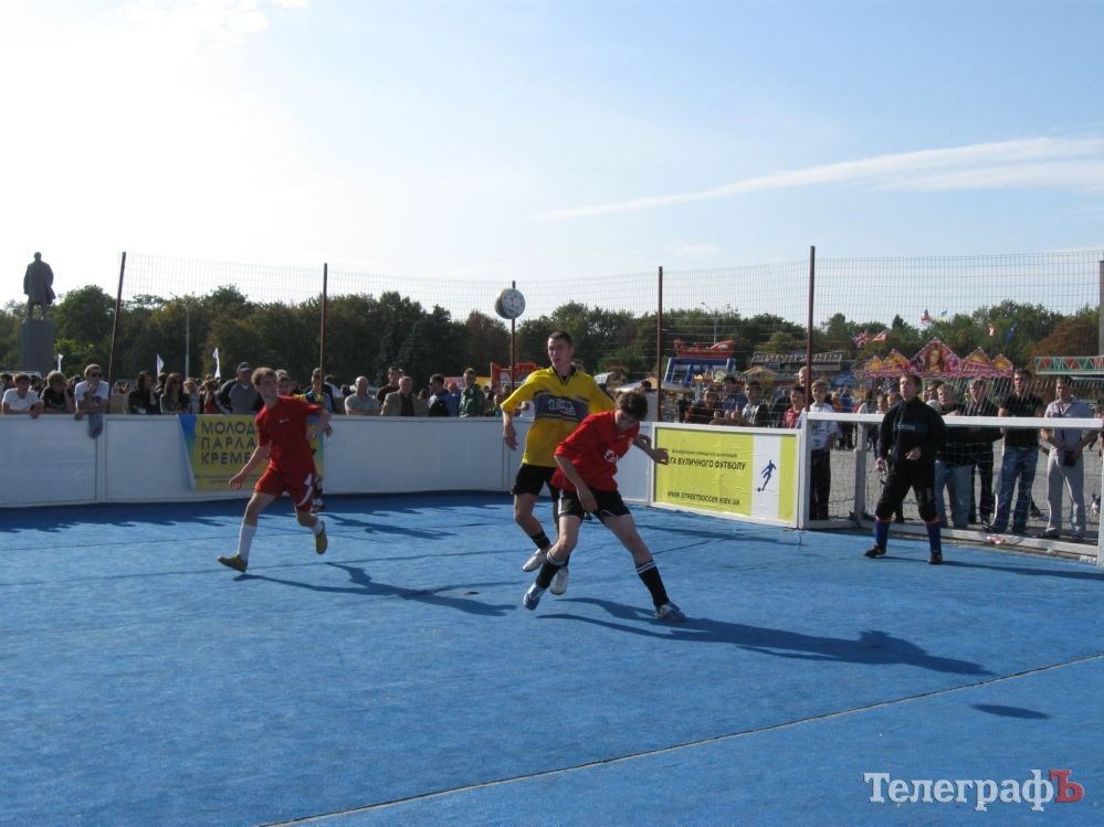 УЛИЧНЫЙ ФУТБОЛ. «Цифротех» сильнее «Железобетона». УЛИЧНЫЙ ФУТБОЛ. «Цифротех» сильнее «Железобетона».