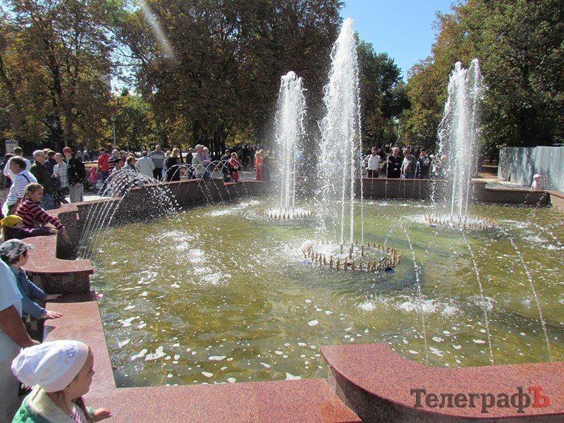 В сквере «Октябрьский» заработал фонтан В сквере «Октябрьский» заработал фонтан