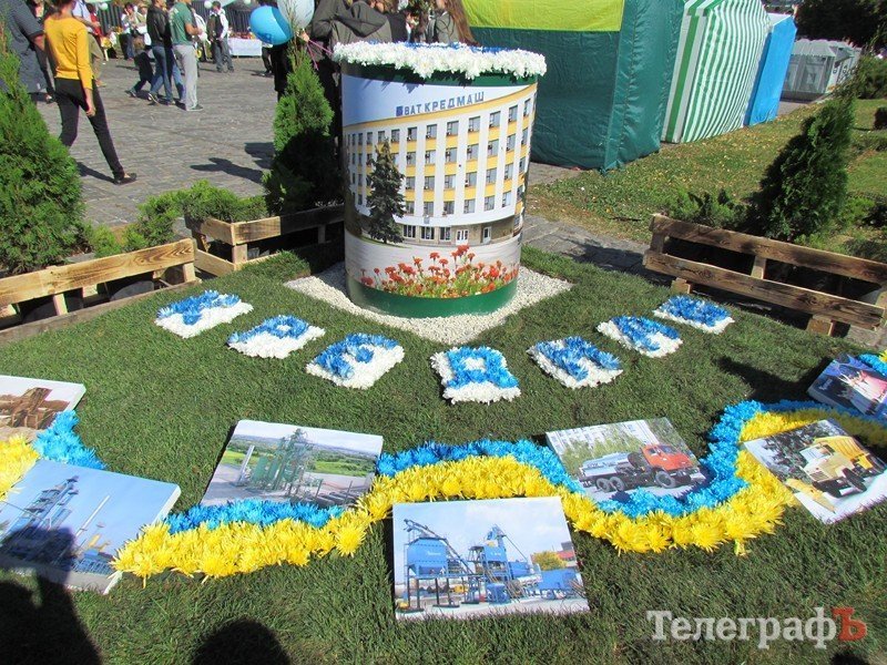 На площади Победы проходит фестиваль цветов (ФОТО) На площади Победы проходит фестиваль цветов (ФОТО)