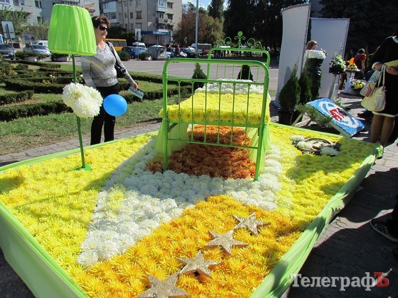 На площади Победы проходит фестиваль цветов (ФОТО) На площади Победы проходит фестиваль цветов (ФОТО)