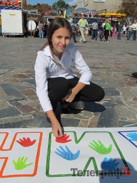 Кременчужане на площади Победы могут оставить пожелания родному городу Кременчужане на площади Победы могут оставить пожелания родному городу