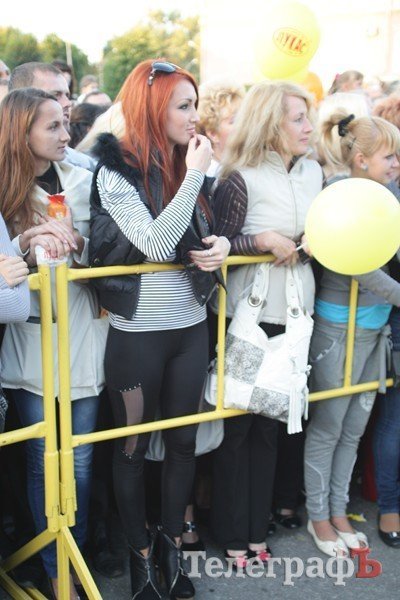 Победительница кременчугского «Караоке на майдане» собрала почти 1000 гривен (ФОТОРЕПОРТАЖ) Победительница кременчугского «Караоке на майдане» собрала почти 1000 гривен (ФОТОРЕПОРТАЖ)