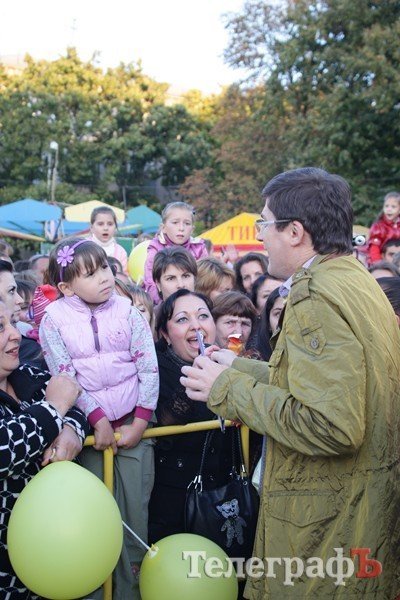 Победительница кременчугского «Караоке на майдане» собрала почти 1000 гривен (ФОТОРЕПОРТАЖ) Победительница кременчугского «Караоке на майдане» собрала почти 1000 гривен (ФОТОРЕПОРТАЖ)