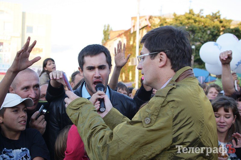 Победительница кременчугского «Караоке на майдане» собрала почти 1000 гривен (ФОТОРЕПОРТАЖ) Победительница кременчугского «Караоке на майдане» собрала почти 1000 гривен (ФОТОРЕПОРТАЖ)