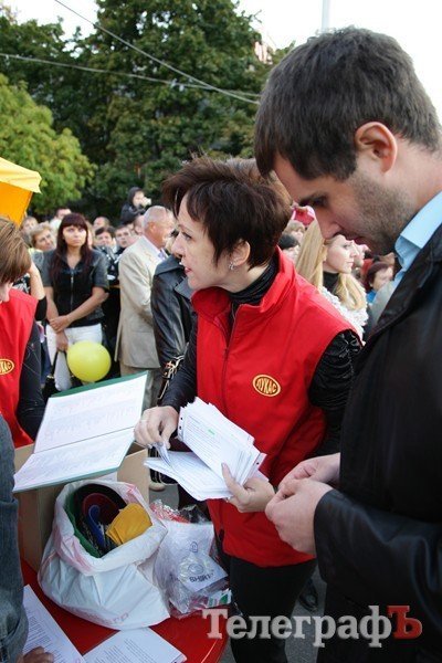 Победительница кременчугского «Караоке на майдане» собрала почти 1000 гривен (ФОТОРЕПОРТАЖ) Победительница кременчугского «Караоке на майдане» собрала почти 1000 гривен (ФОТОРЕПОРТАЖ)