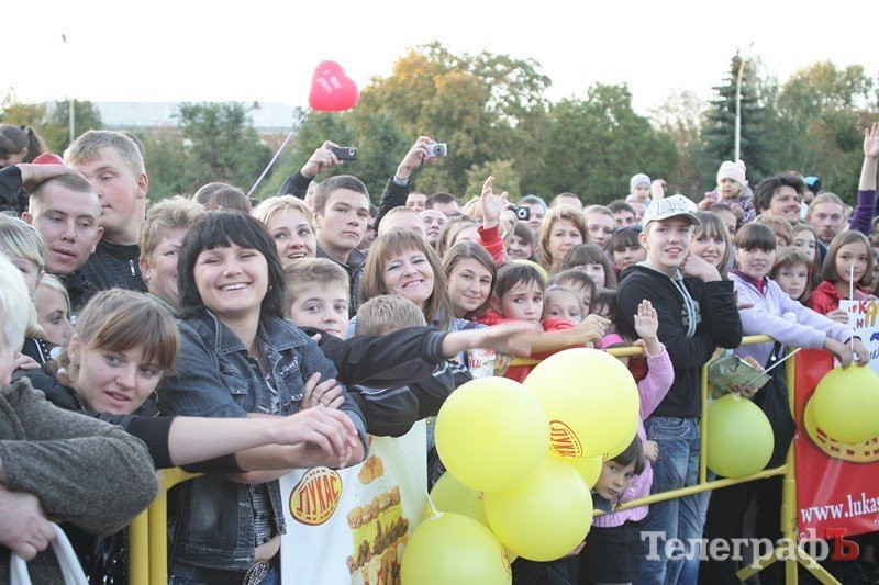 Победительница кременчугского «Караоке на майдане» собрала почти 1000 гривен (ФОТОРЕПОРТАЖ) Победительница кременчугского «Караоке на майдане» собрала почти 1000 гривен (ФОТОРЕПОРТАЖ)