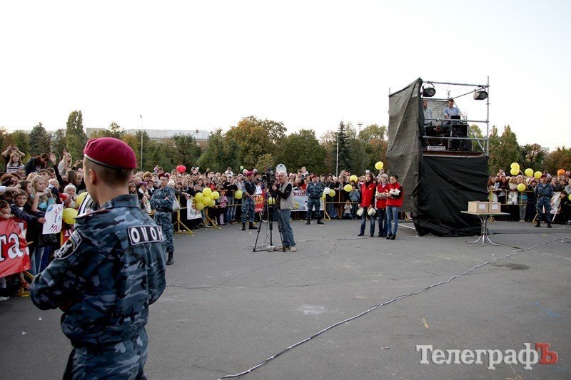 Победительница кременчугского «Караоке на майдане» собрала почти 1000 гривен (ФОТОРЕПОРТАЖ) Победительница кременчугского «Караоке на майдане» собрала почти 1000 гривен (ФОТОРЕПОРТАЖ)