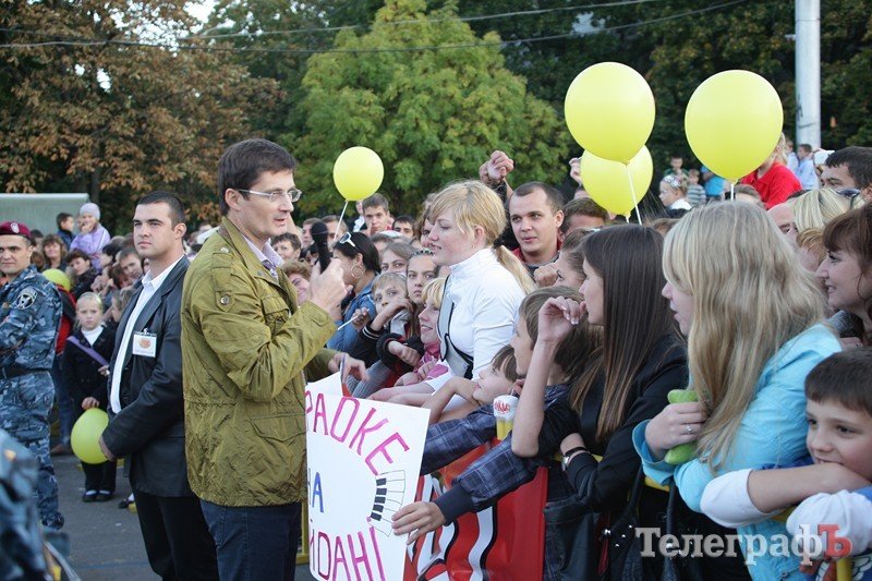 Победительница кременчугского «Караоке на майдане» собрала почти 1000 гривен (ФОТОРЕПОРТАЖ) Победительница кременчугского «Караоке на майдане» собрала почти 1000 гривен (ФОТОРЕПОРТАЖ)