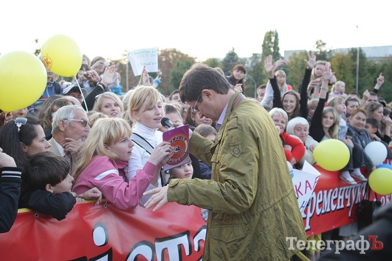 Победительница кременчугского «Караоке на майдане» собрала почти 1000 гривен (ФОТОРЕПОРТАЖ) Победительница кременчугского «Караоке на майдане» собрала почти 1000 гривен (ФОТОРЕПОРТАЖ)