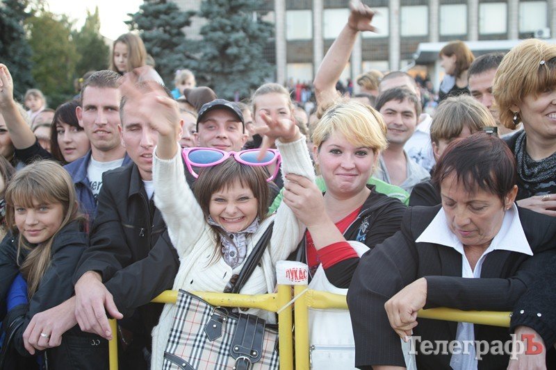 Победительница кременчугского «Караоке на майдане» собрала почти 1000 гривен (ФОТОРЕПОРТАЖ) Победительница кременчугского «Караоке на майдане» собрала почти 1000 гривен (ФОТОРЕПОРТАЖ)