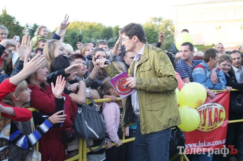 Победительница кременчугского «Караоке на майдане» собрала почти 1000 гривен (ФОТОРЕПОРТАЖ) Победительница кременчугского «Караоке на майдане» собрала почти 1000 гривен (ФОТОРЕПОРТАЖ)