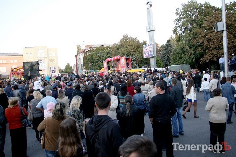 Победительница кременчугского «Караоке на майдане» собрала почти 1000 гривен (ФОТОРЕПОРТАЖ) Победительница кременчугского «Караоке на майдане» собрала почти 1000 гривен (ФОТОРЕПОРТАЖ)